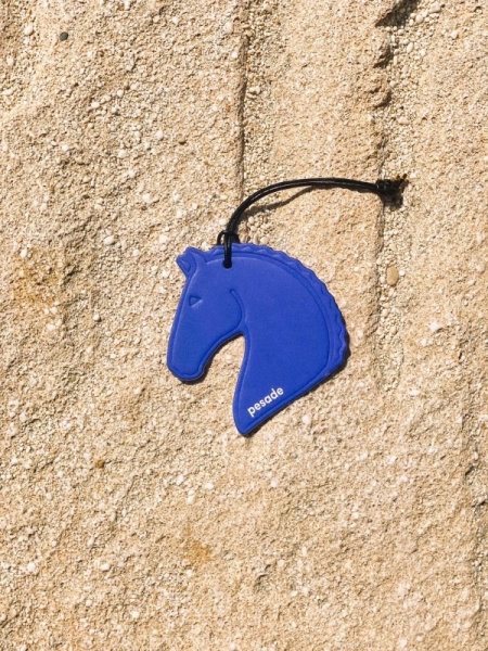 pesade 青い馬のオブジェ