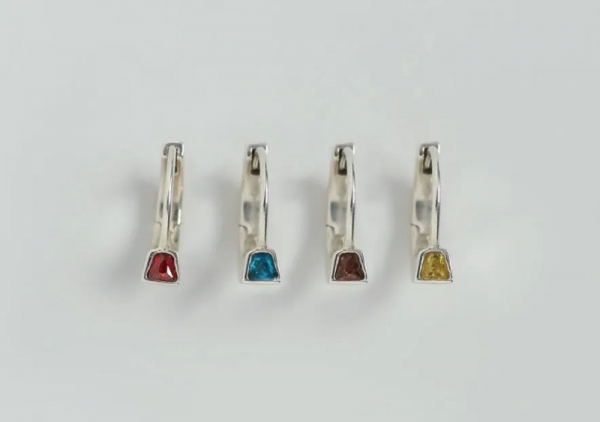 カラーストーンのフープピアス