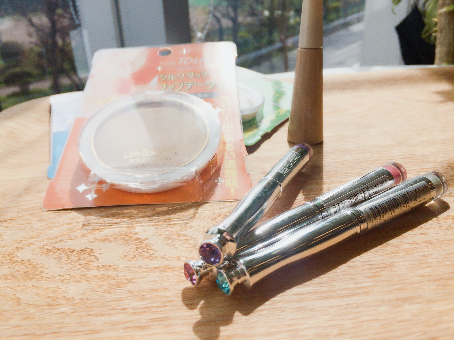 口コミサイトで話題のダイソーコスメ メイクに使えるか試してみた Jobikai 女美会