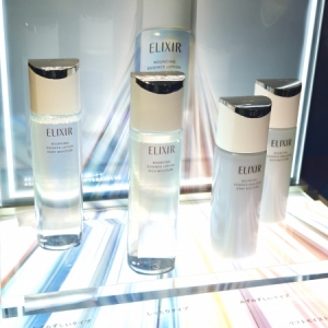 乾燥によるくすみ・ツヤ不足に！潤いをチャージする新作化粧品4選